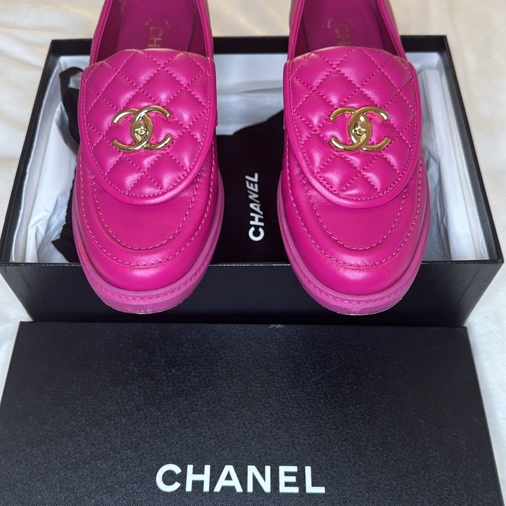 CHANEL Fuchsia Lambskin Quilted Loafers w/ Gold CC | Size 39 EU